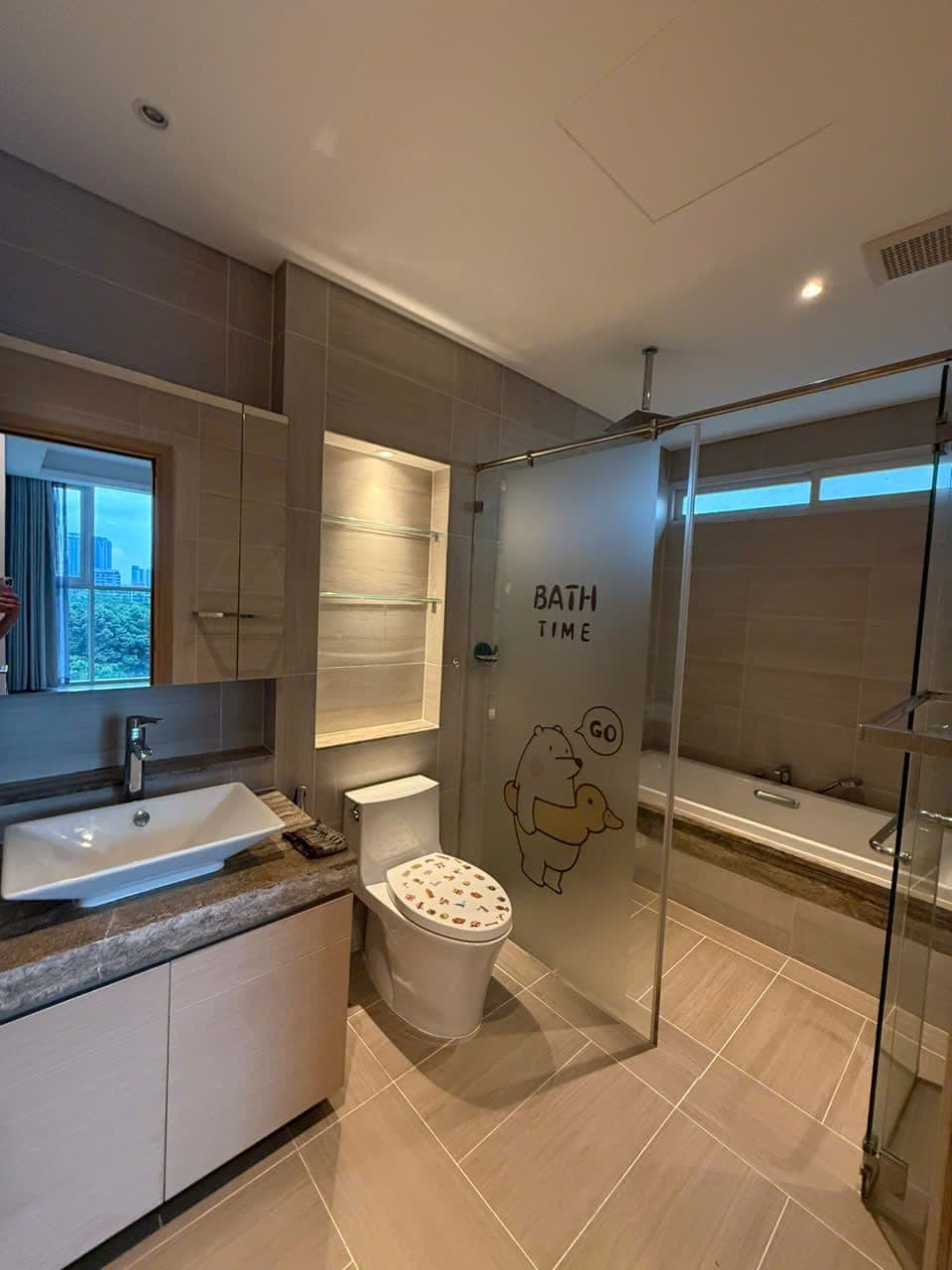 Luxury 2-Bedroom Apartment with Landmark 81 View in Sarina District 2 - Image 6