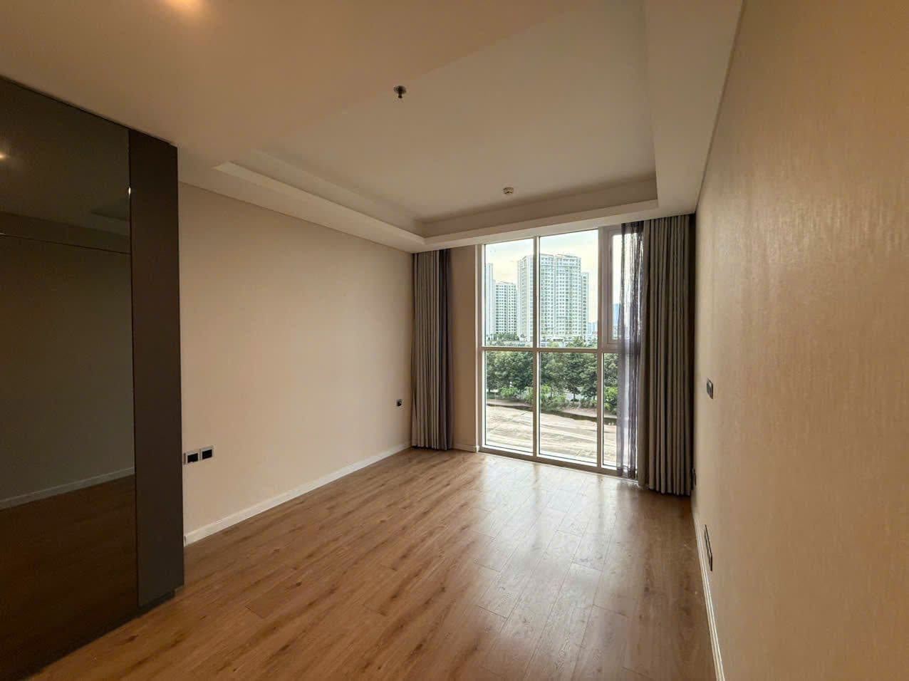 Luxury 2-Bedroom Apartment with Landmark 81 View in Sarina District 2 - Image 9