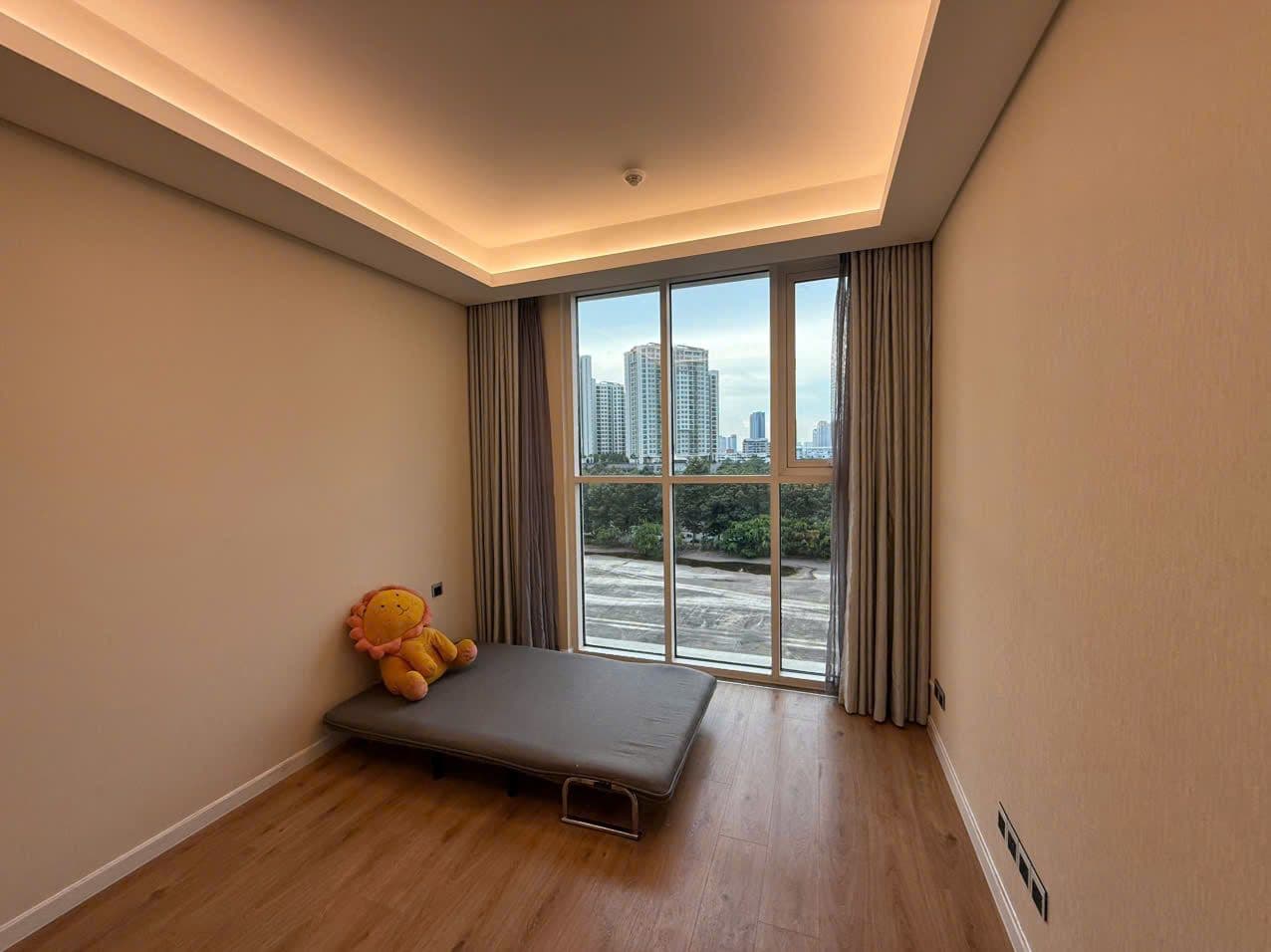 Luxury 2-Bedroom Apartment with Landmark 81 View in Sarina District 2 - Image 8