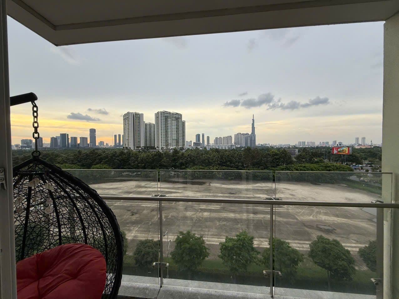 Luxury 2-Bedroom Apartment with Landmark 81 View in Sarina District 2 - Image 4